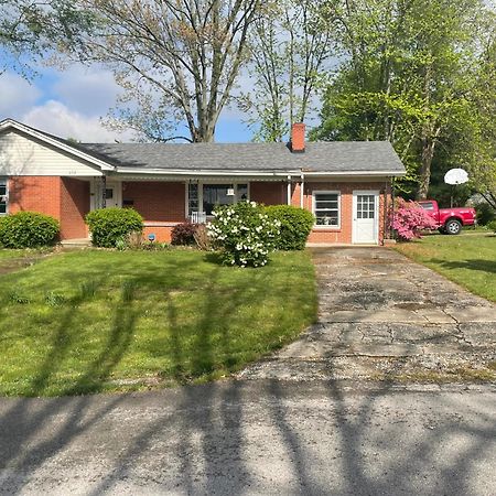 The Bourbon & Horse Country Epicenter Villa Frankfort Exterior photo